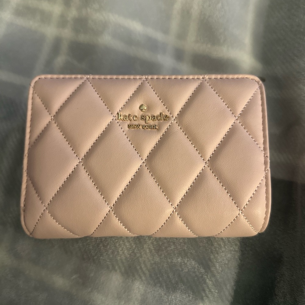 Carey Medium Compartment Bifold Wallet